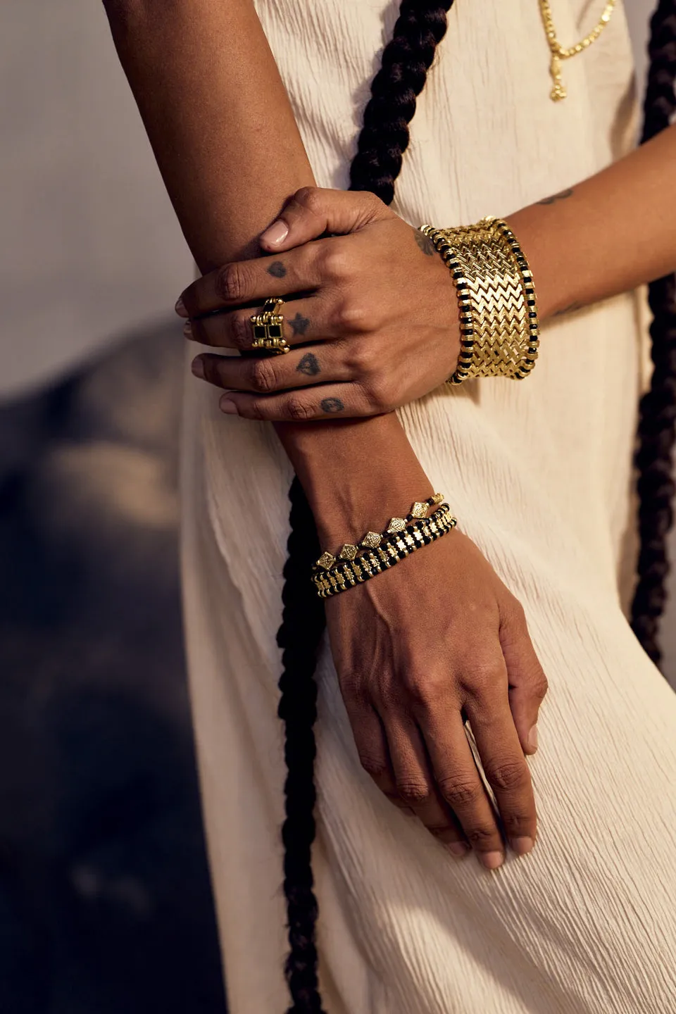 House of Tuhina Trisha bracciale oro luna