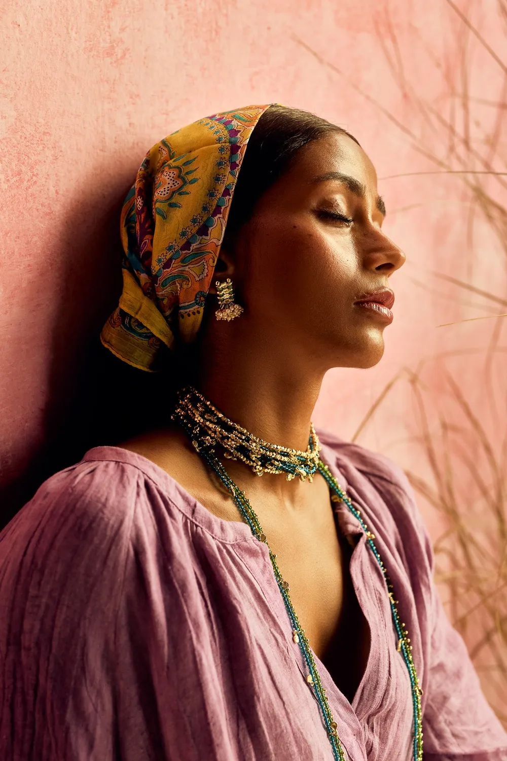House of Tuhina Falak Pearl orecchini verde salvia perla