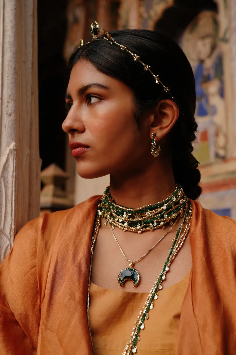 House of Tuhina Indrani collana marrone verde nero