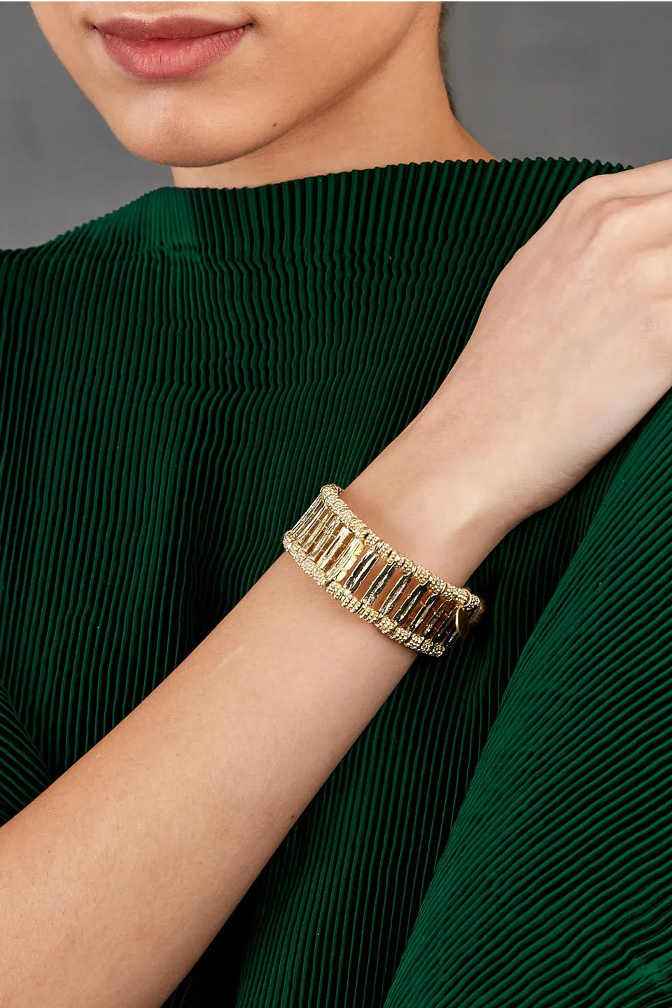 House of Tuhina Qabeela bracciale oro fatto a mano