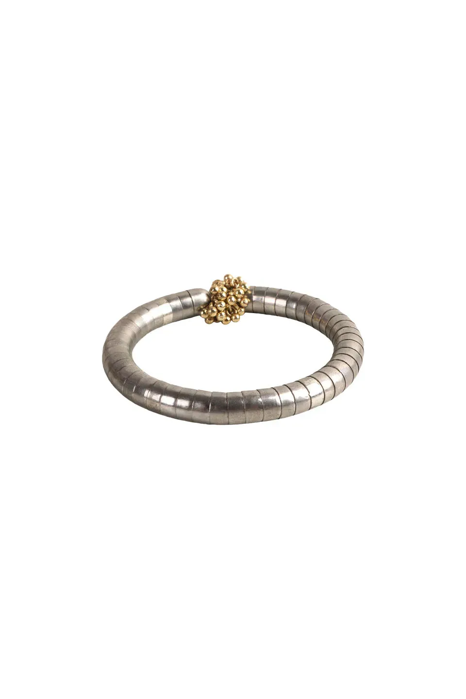 House of Tuhina Ananta bangle rigido cardamomo argento