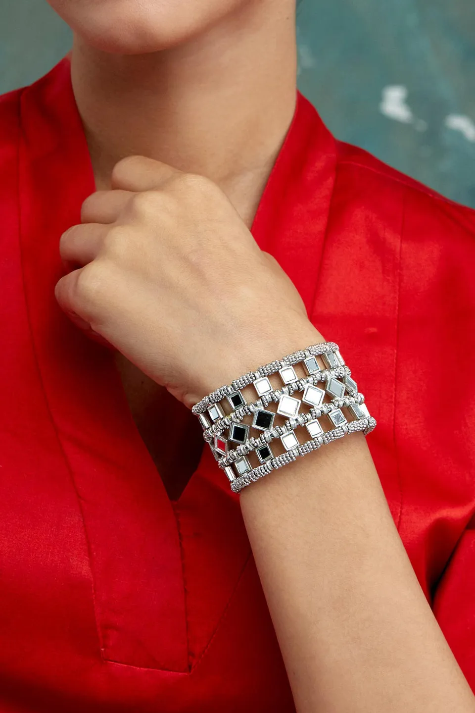 House of Tuhina Mirror Falak Mumtaz bracciale oro