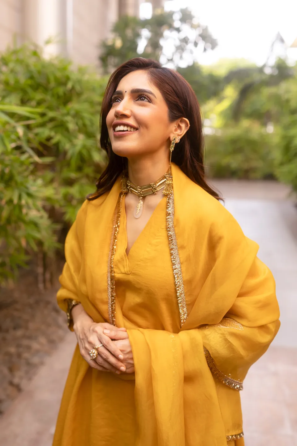 House of Tuhina Leaf Stone Link Choker collana avorio pietra