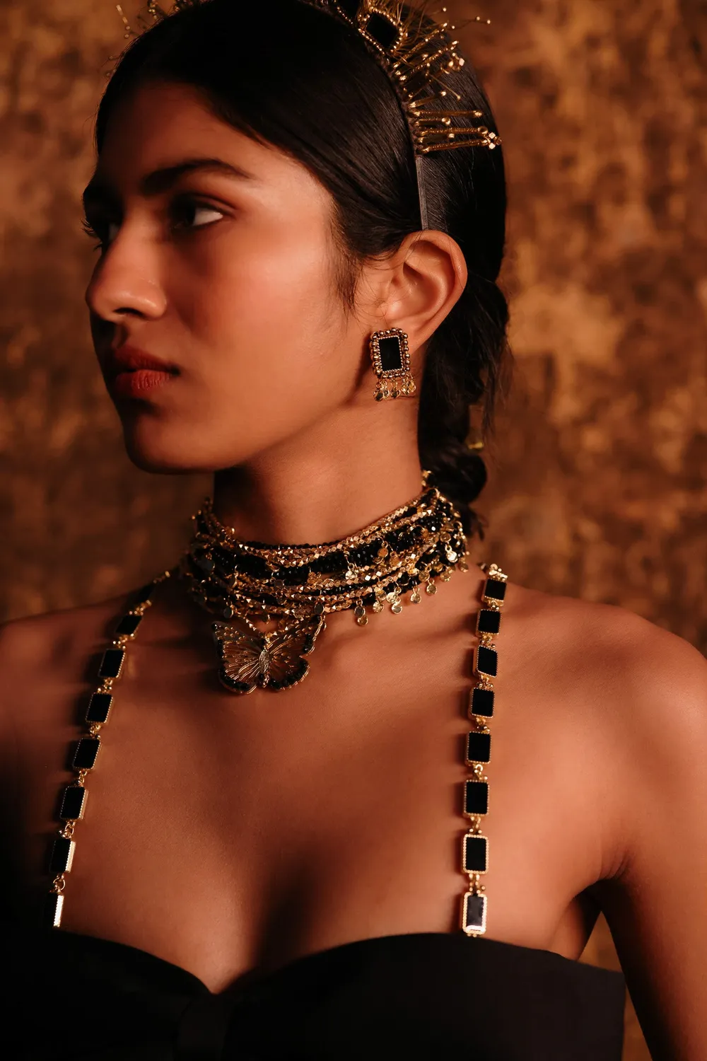 House of Tuhina Baisa Gold Maya Orecchini Verde Vetro Oro
