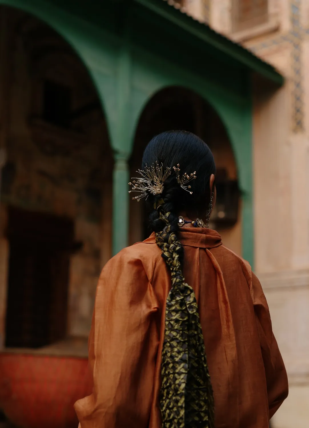 House of Tuhina Jigyasa fermaglio capelli oro heritage