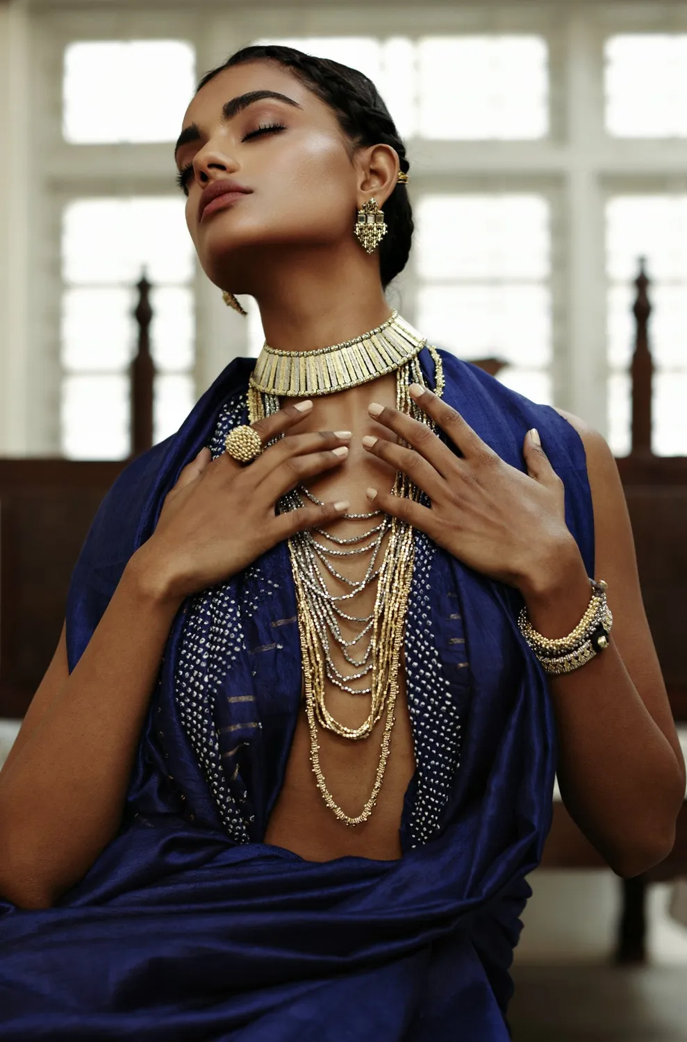 House of Tuhina Mirror Falak Teer orecchini oro specchio