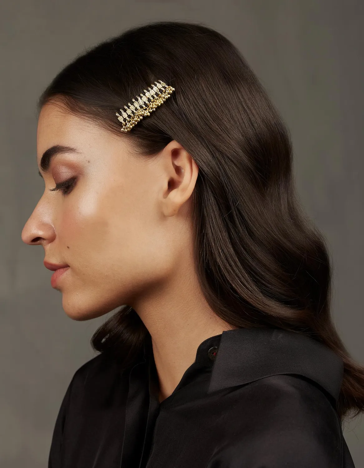 House of Tuhina Nadia molletta capelli oro Bloom fatta a mano