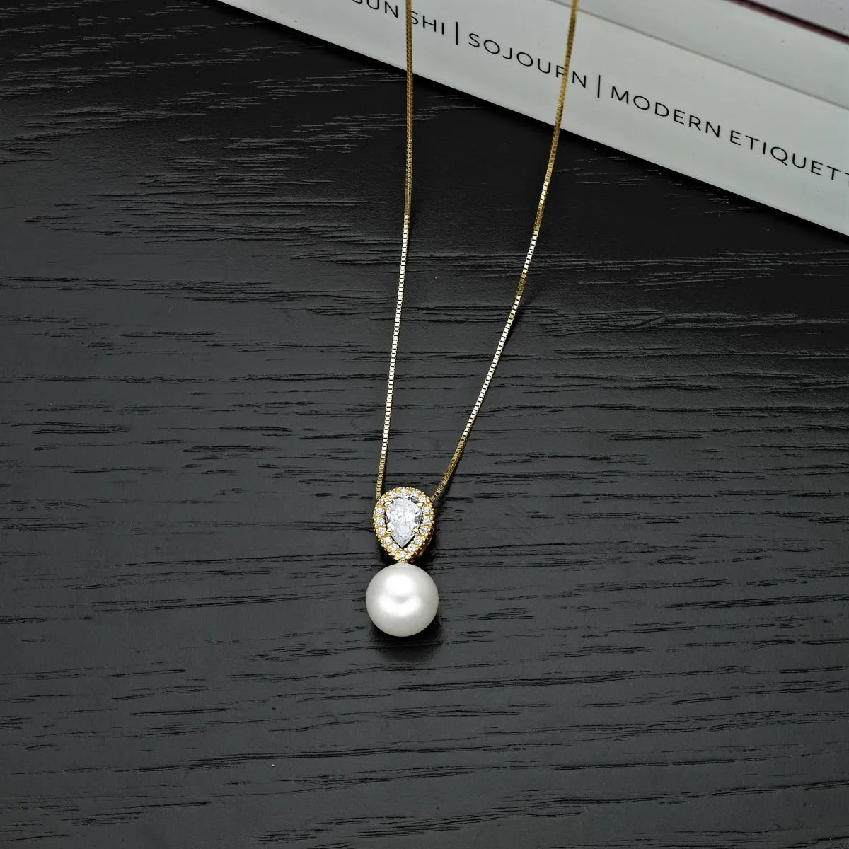 Diamond Treats Collana Perle 8-8.5mm Oro Giallo 9kt Zirconia