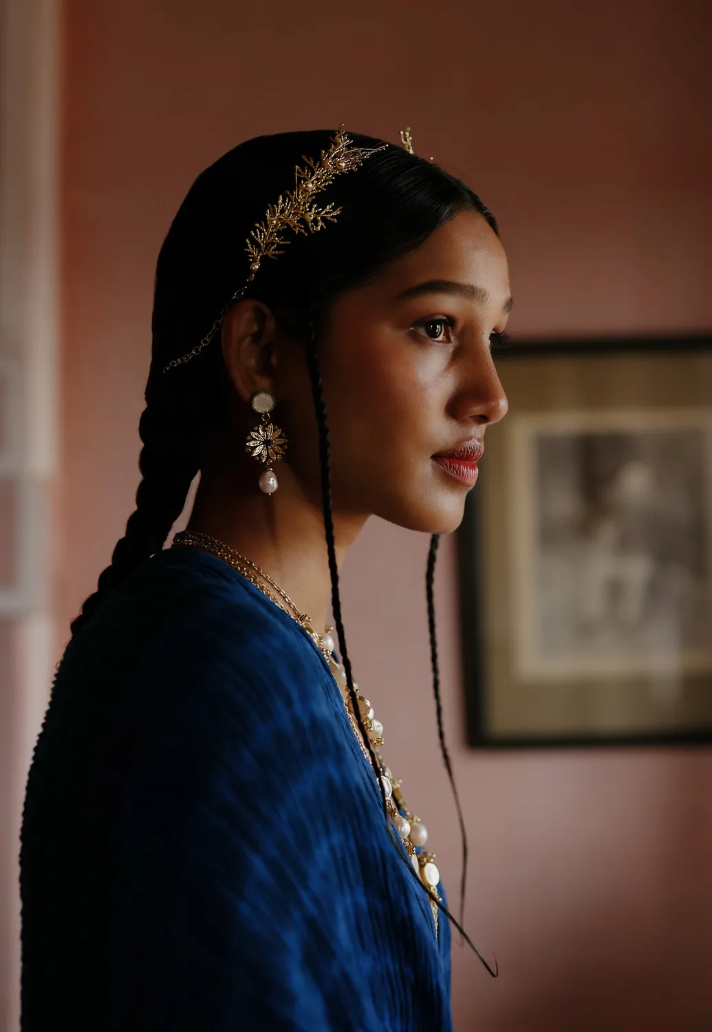 House of Tuhina Jigyasa Crown fermaglio capelli perla oro