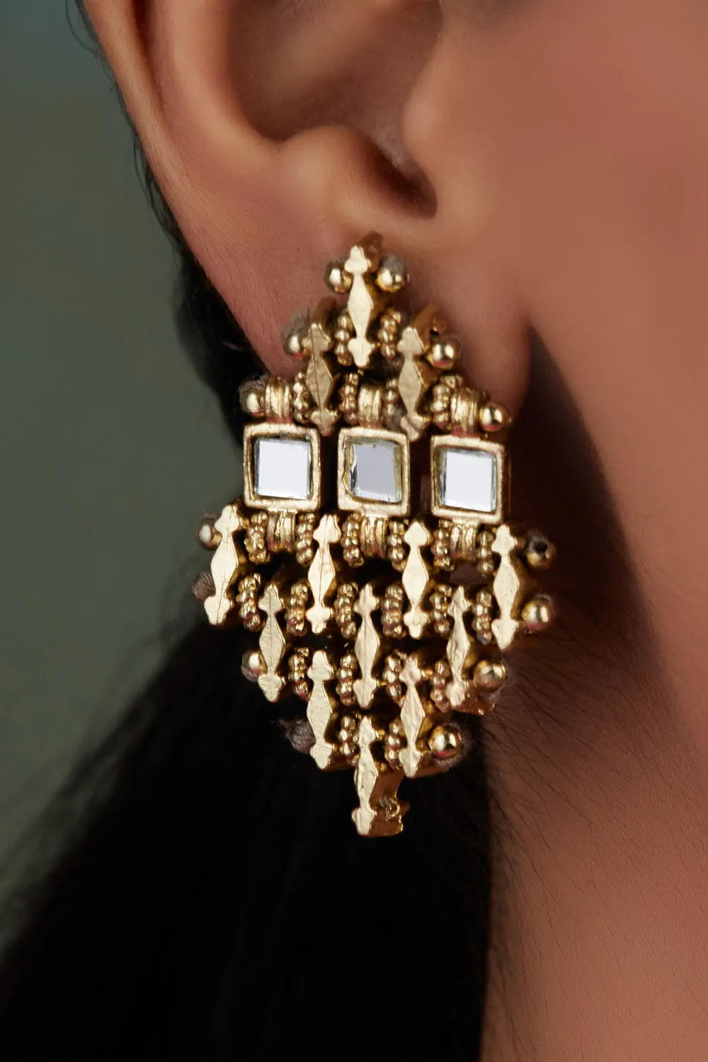 House of Tuhina Mirror Falak Teer orecchini oro specchio