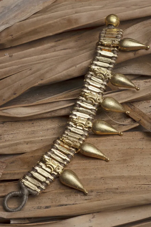 House of Tuhina Lotus Leaf Single bracciale fatto a mano