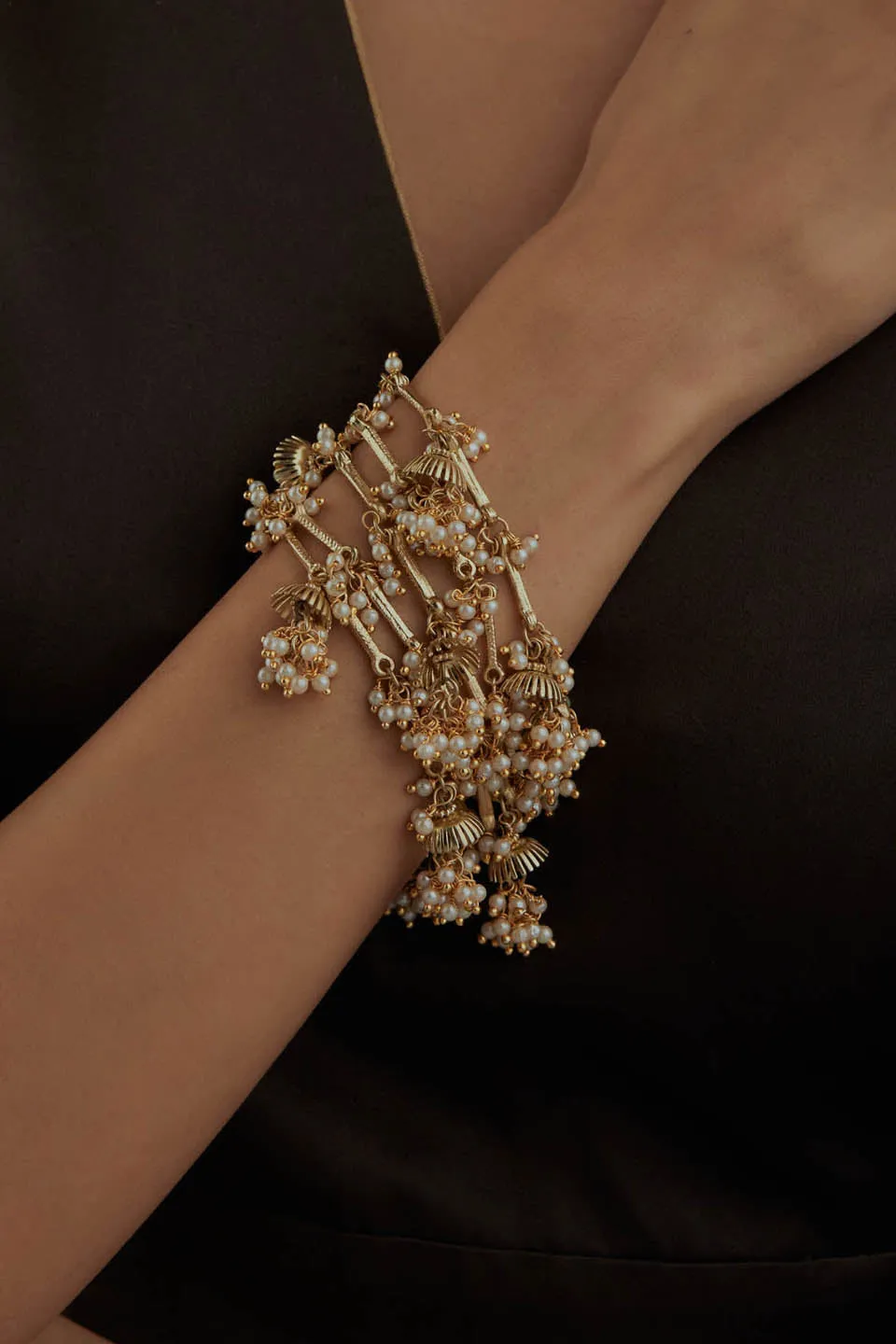 House of Tuhina Umbrella Bracciale multistrato perla oro