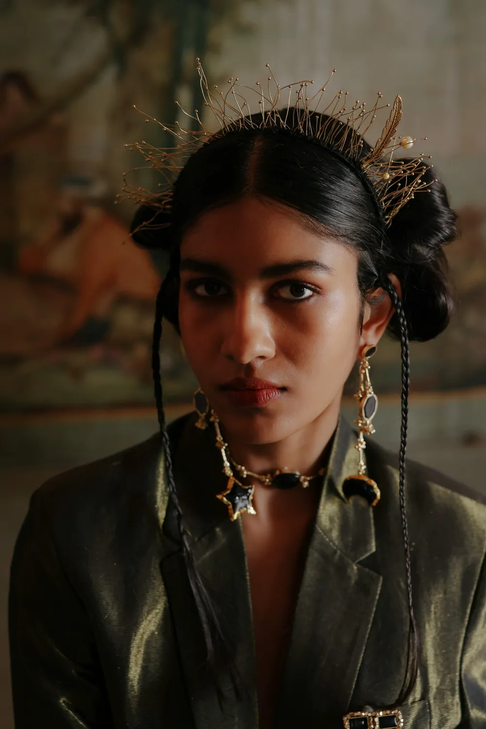 House of Tuhina Nilgiri Crown fermaglio capelli oro