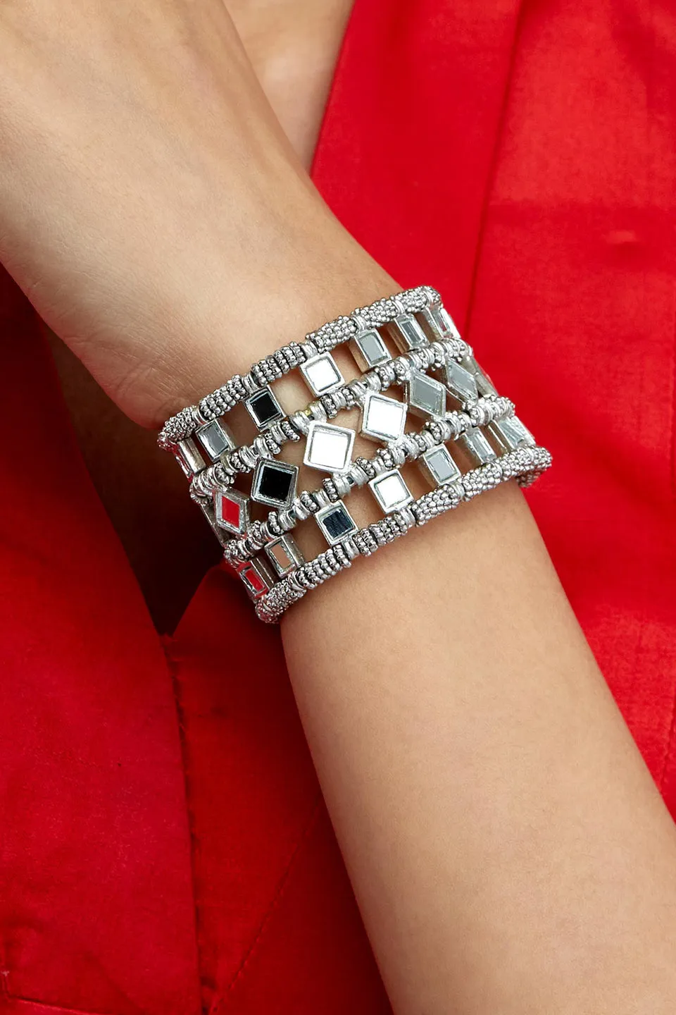 House of Tuhina Mirror Falak Mumtaz bracciale oro