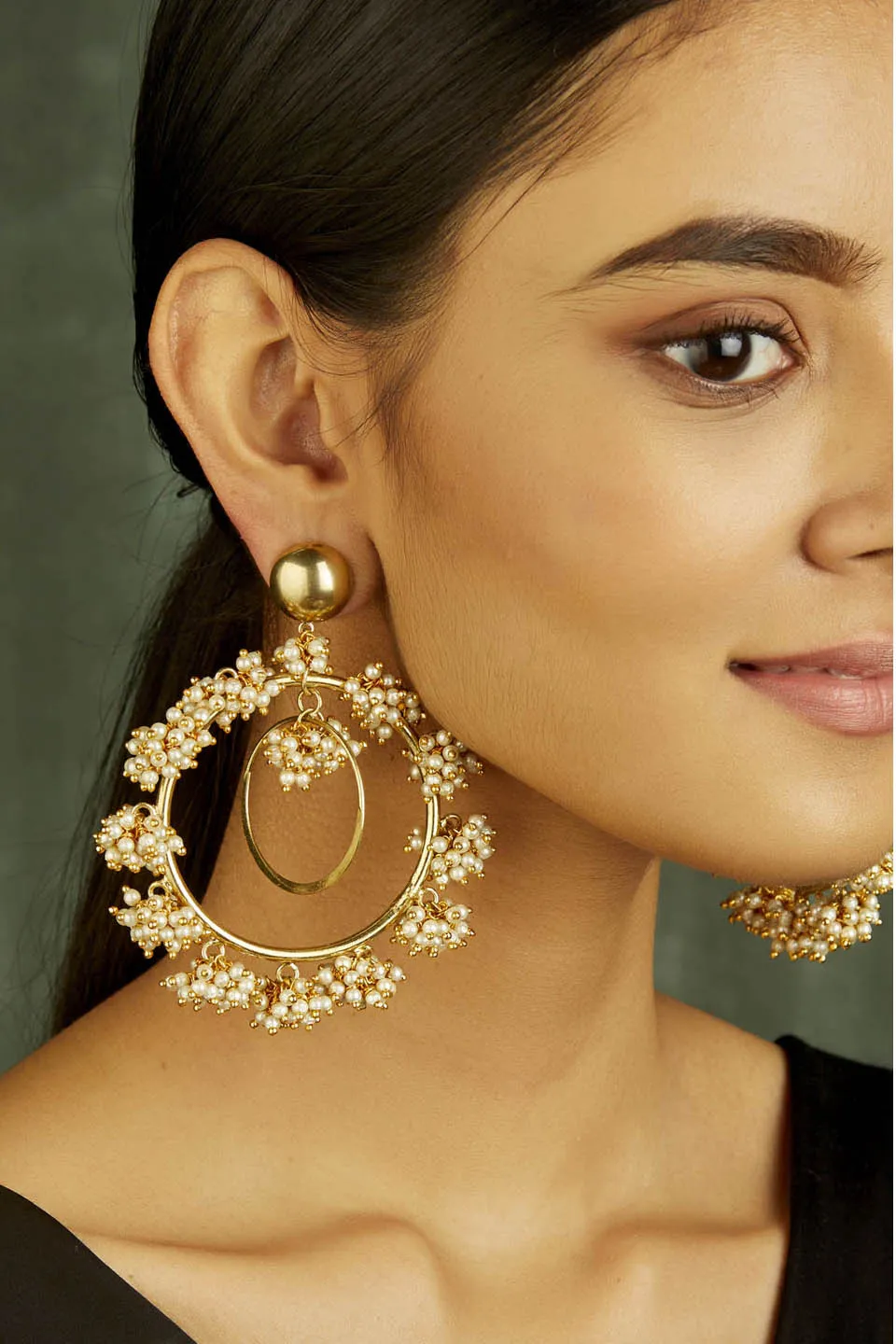 House of Tuhina Purnima Pearl orecchini perla oro