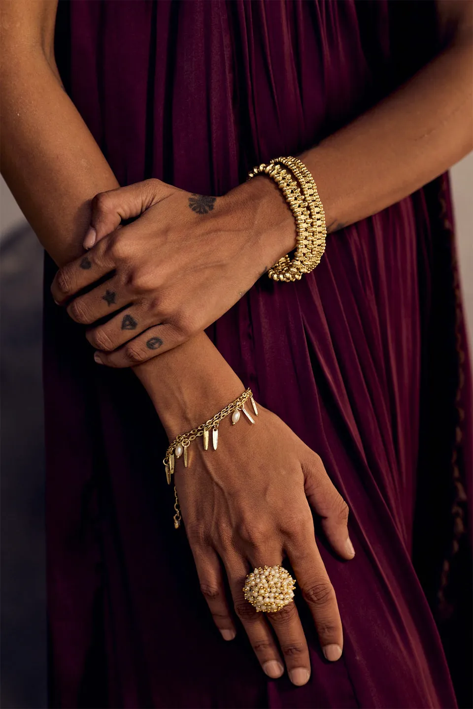 House of Tuhina Pearl Bomb anello perla oro