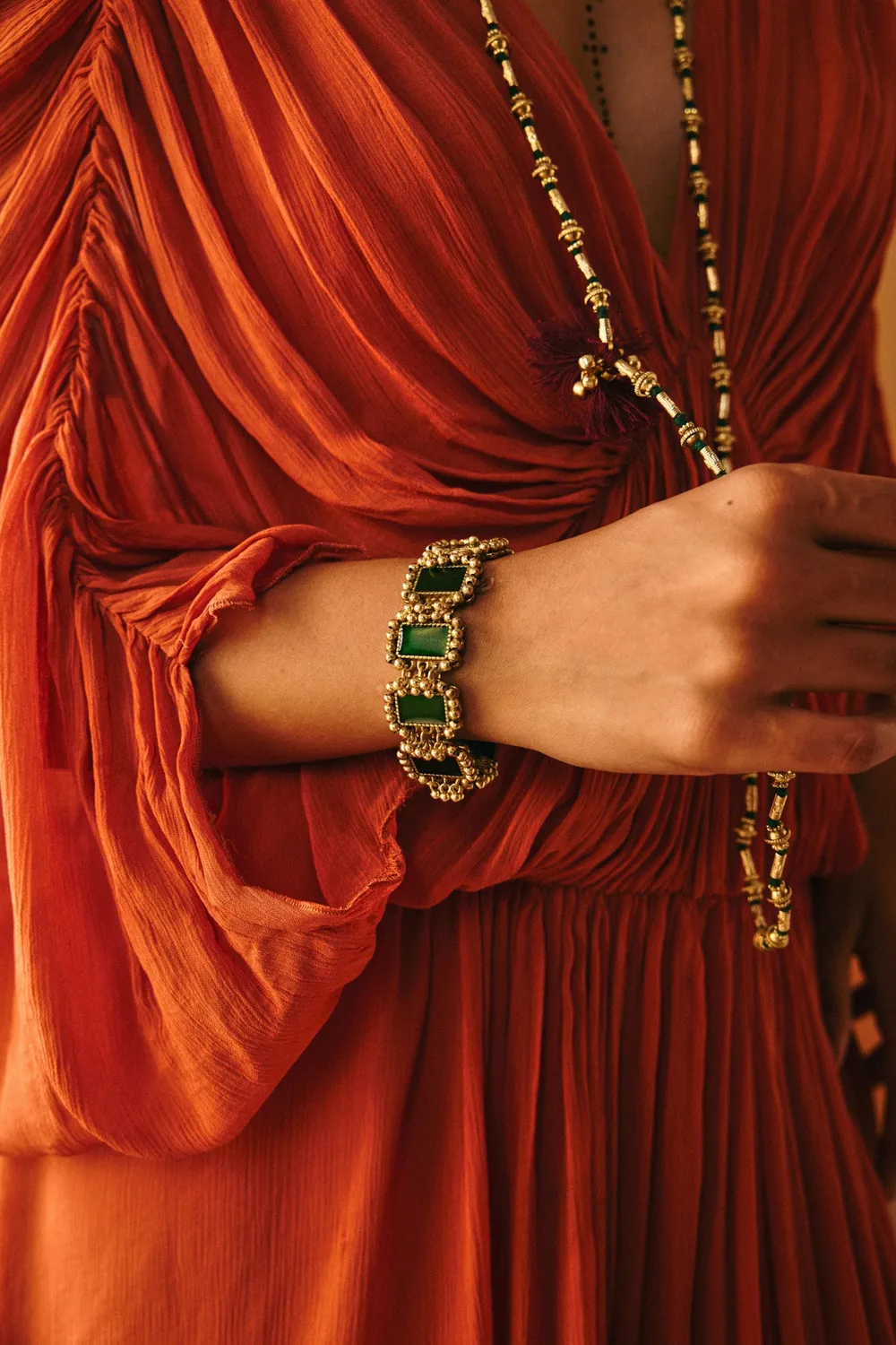 House of Tuhina Trajva Mandira Bracciale Bordeaux Tessuto