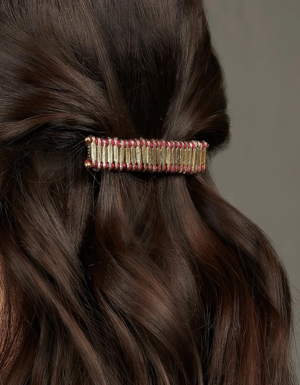 House of Tuhina Naaz Molletta Capelli Corallo Intrecciata