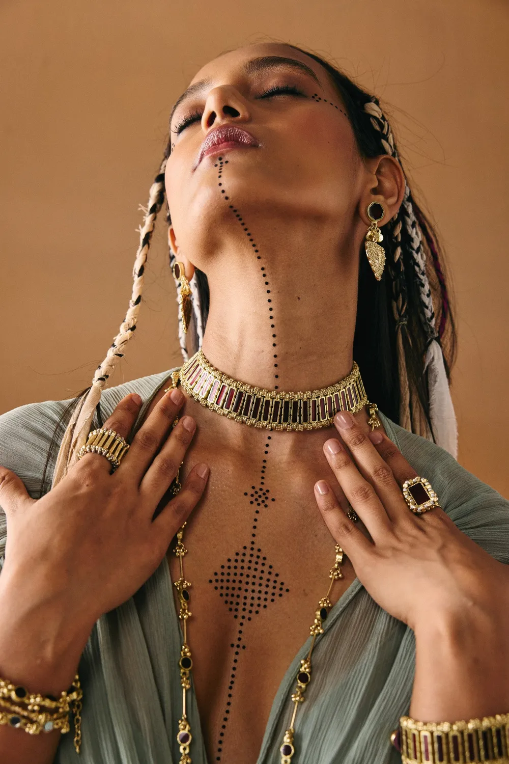 House of Tuhina Lalita Collana Bordeaux Fatto a Mano