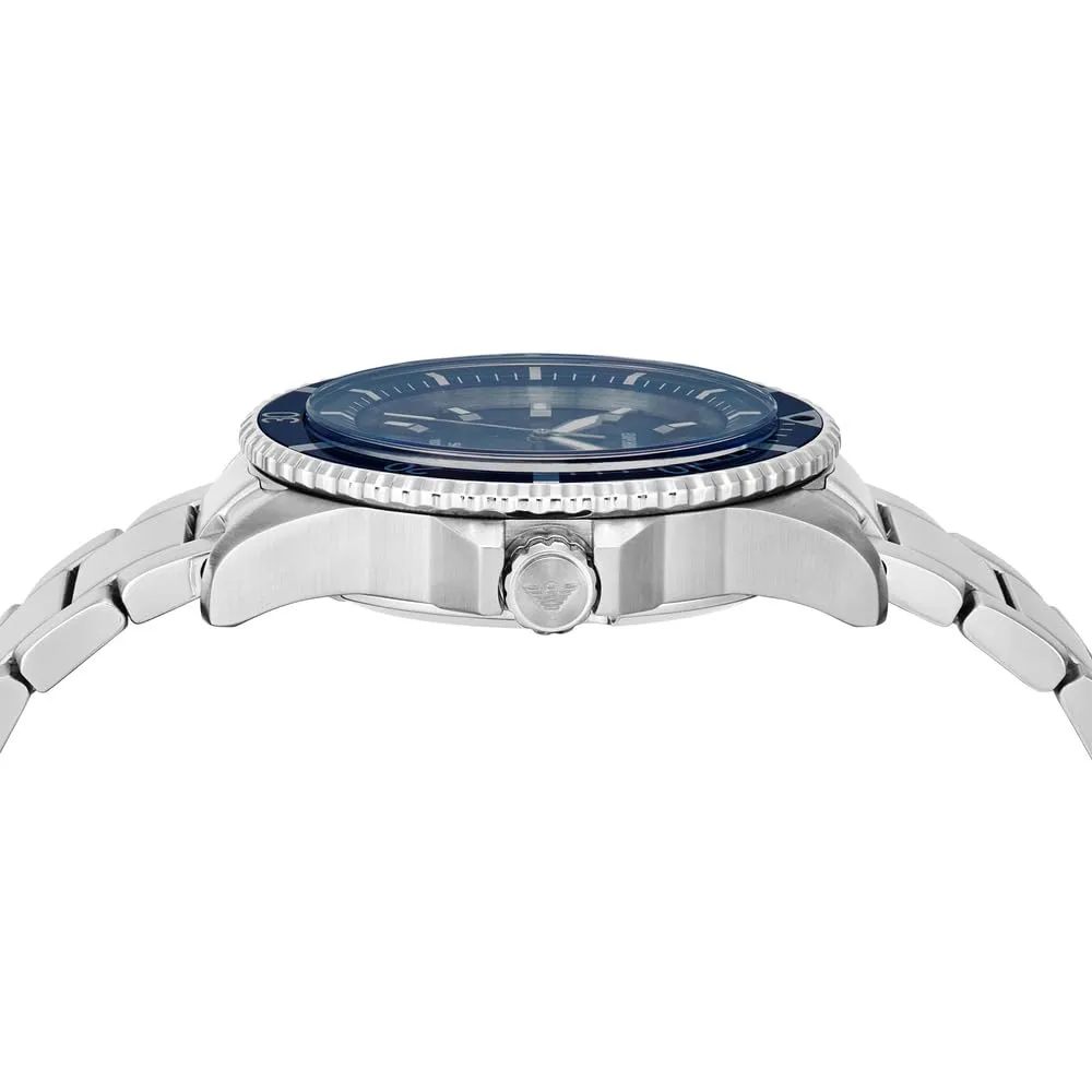 Emporio Armani orologio logo aquila stile metropolitano