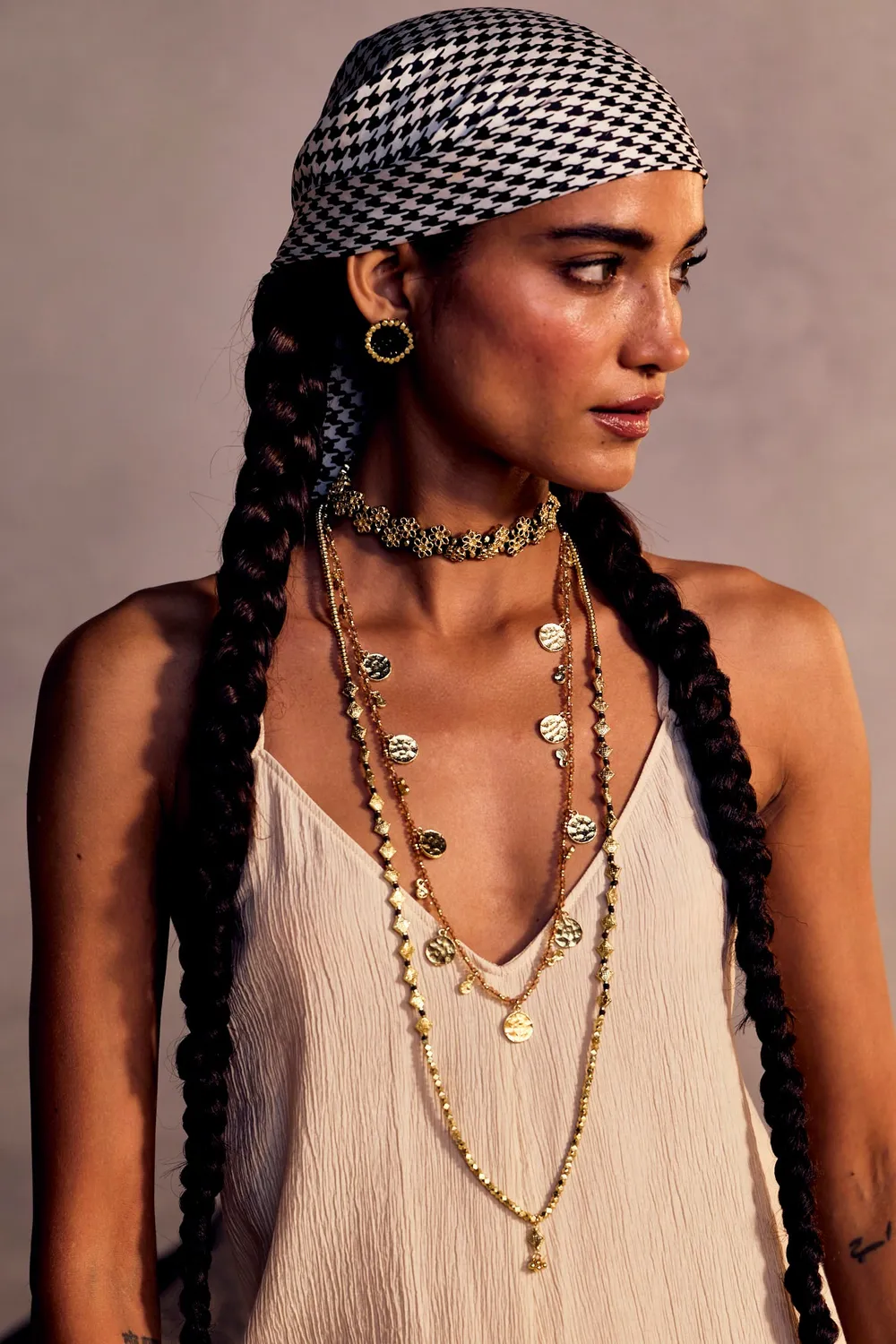 House of Tuhina Trisha Moon Gold orecchini oro luna