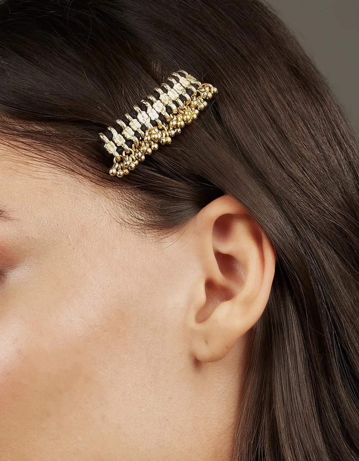 House of Tuhina Nadia molletta capelli oro Bloom fatta a mano
