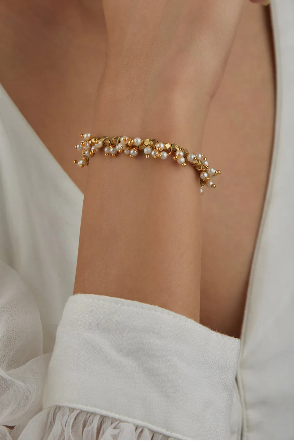House of Tuhina Gold Pearl Beaded bracciale perle oro