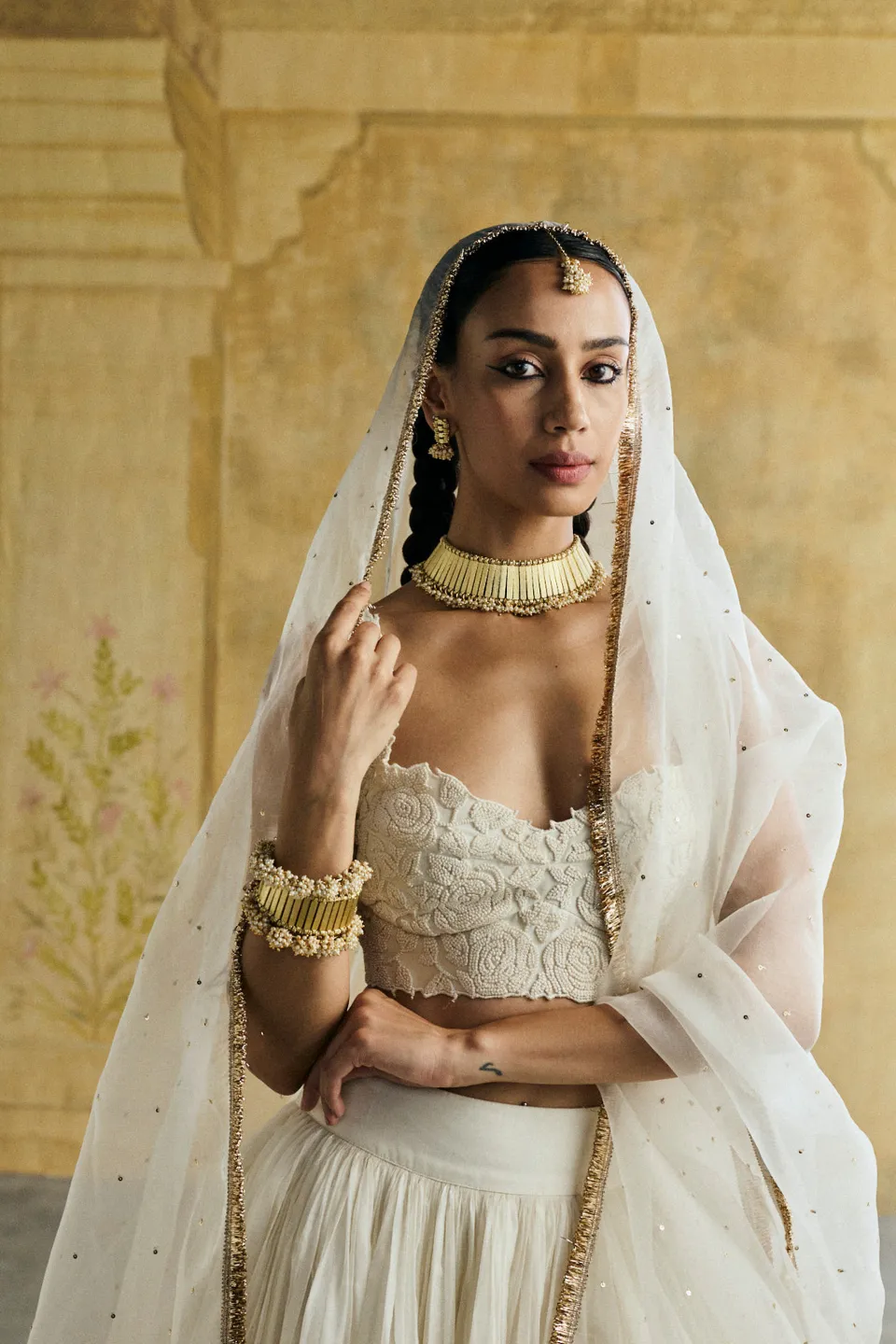 House of Tuhina Look 2 set 5 gioielli oro coordinati