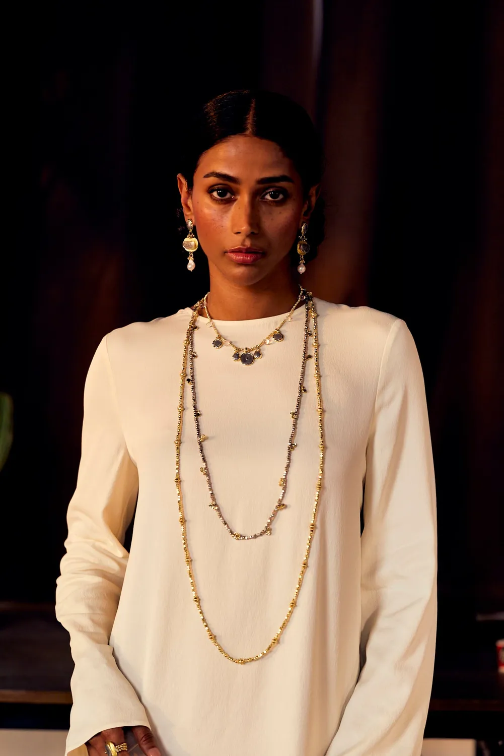 House of Tuhina Silver Beaded collana lunga argento