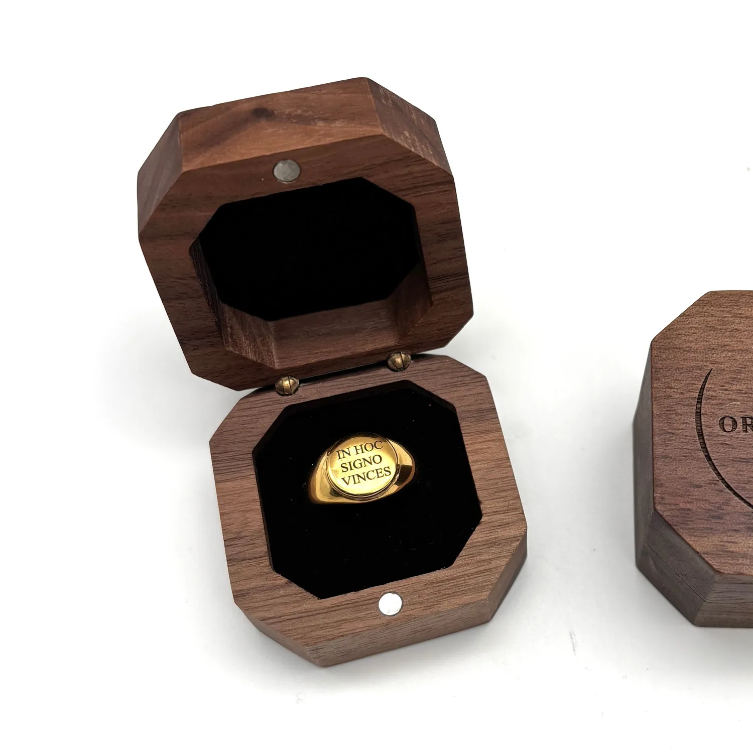 Ornamenta In Hoc Signo Vinces anello chevalier oro 15 mm