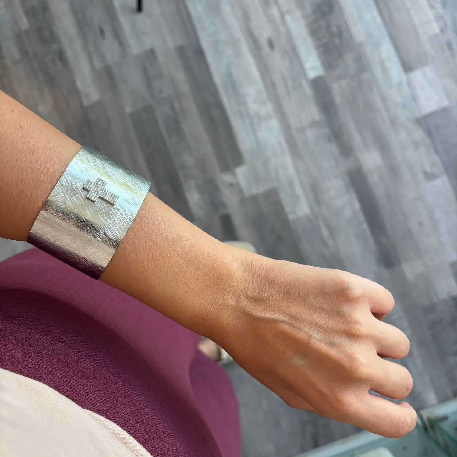 Ornamenta Croce bracciale fascia rigido argentato regolabile
