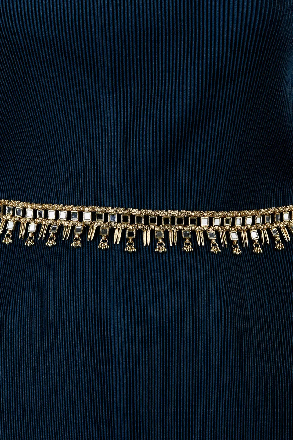 House of Tuhina Falak Thick Spike cintura oro specchio artigianale