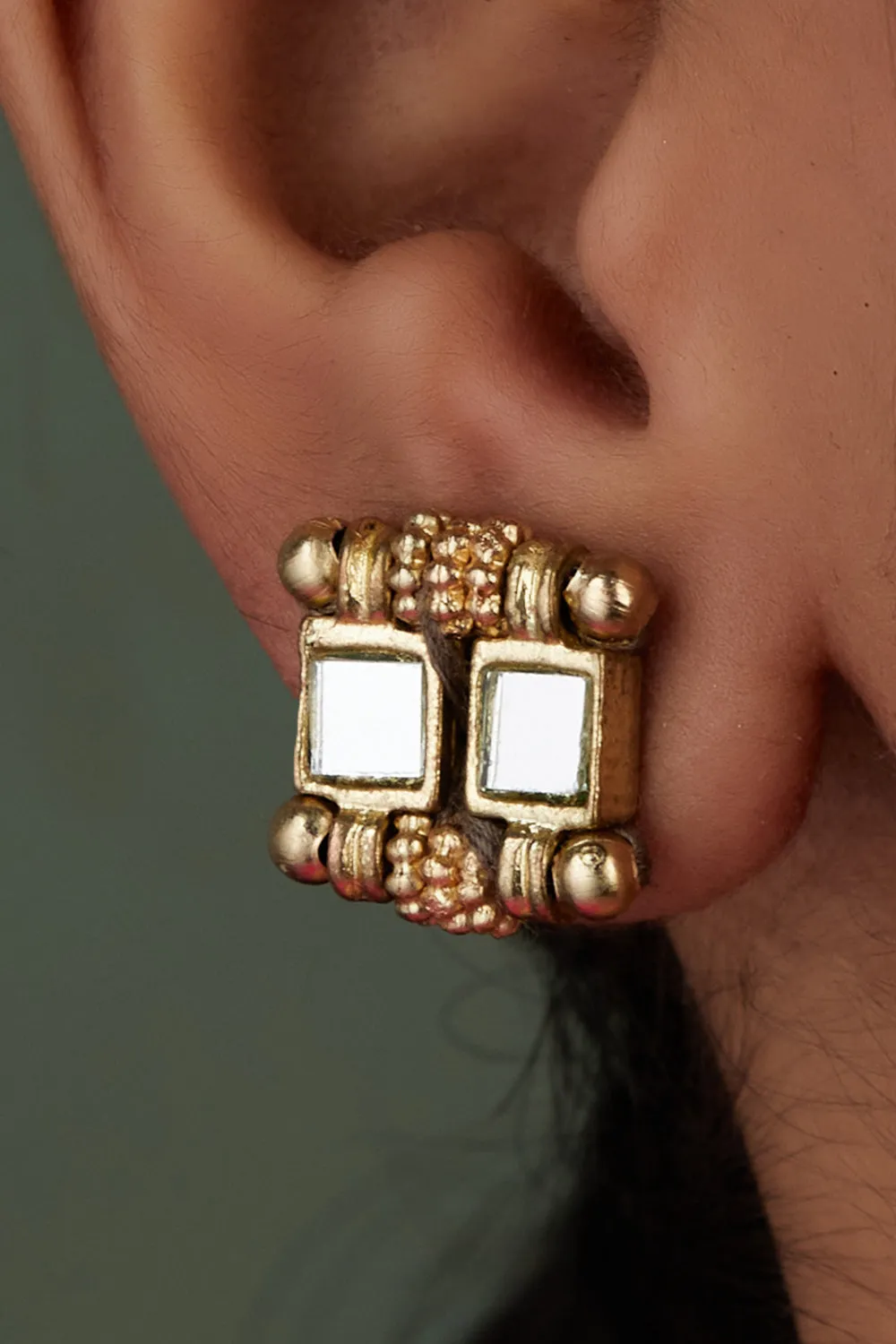 House of Tuhina Mirror Peck orecchini borchia oro argento