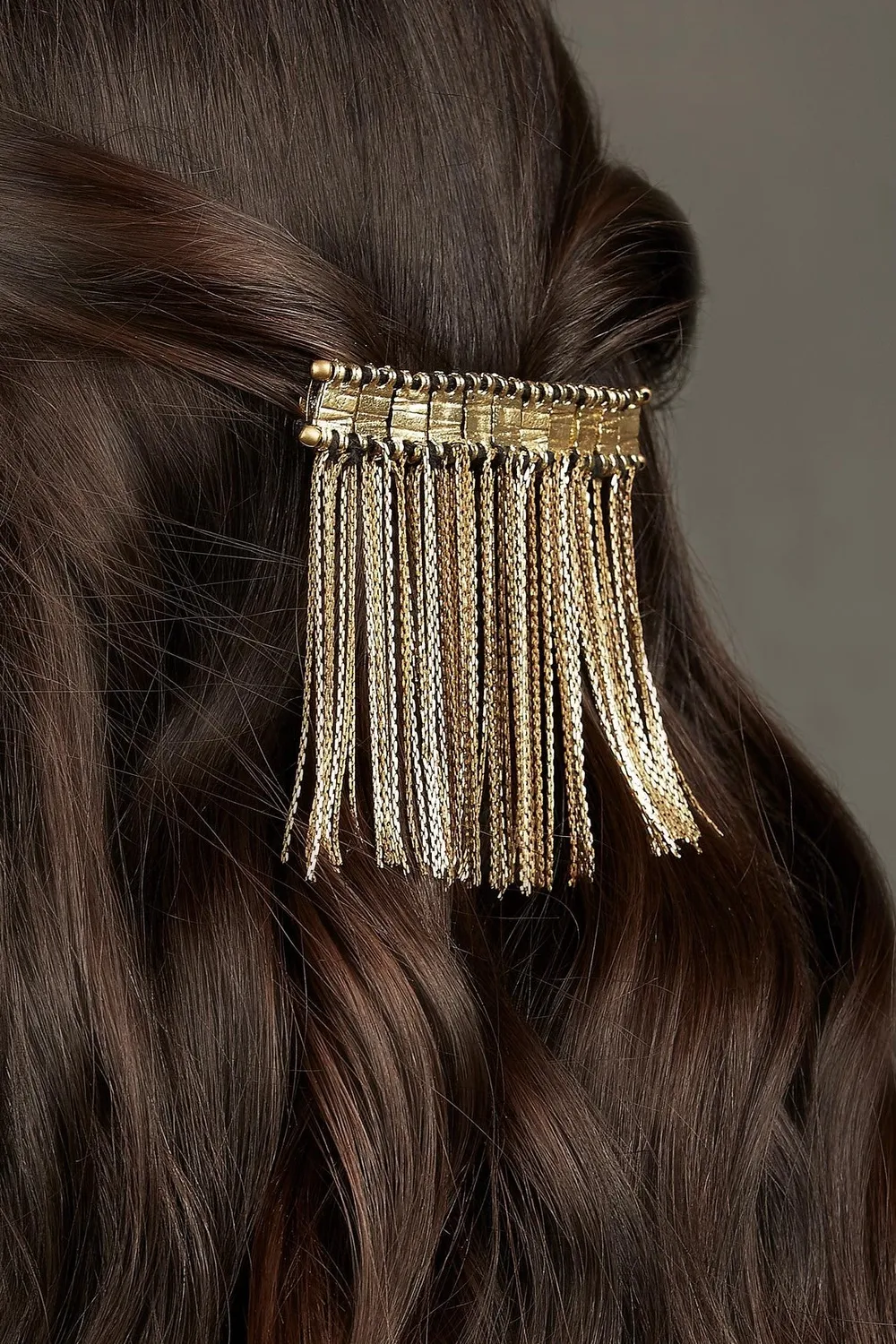 House of Tuhina Zia Fringes fermaglio capelli grigio argento
