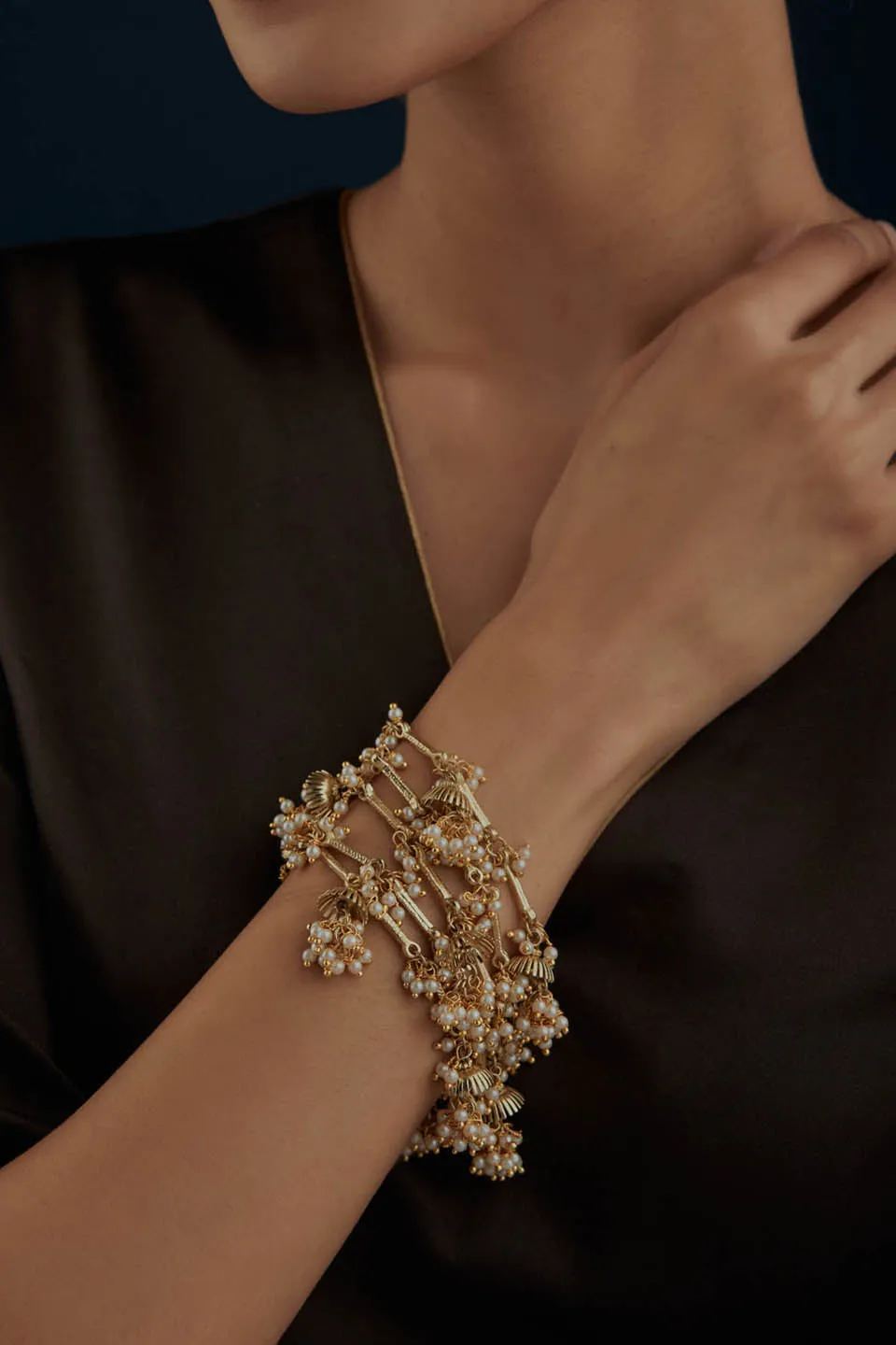House of Tuhina Umbrella Bracciale multistrato perla oro