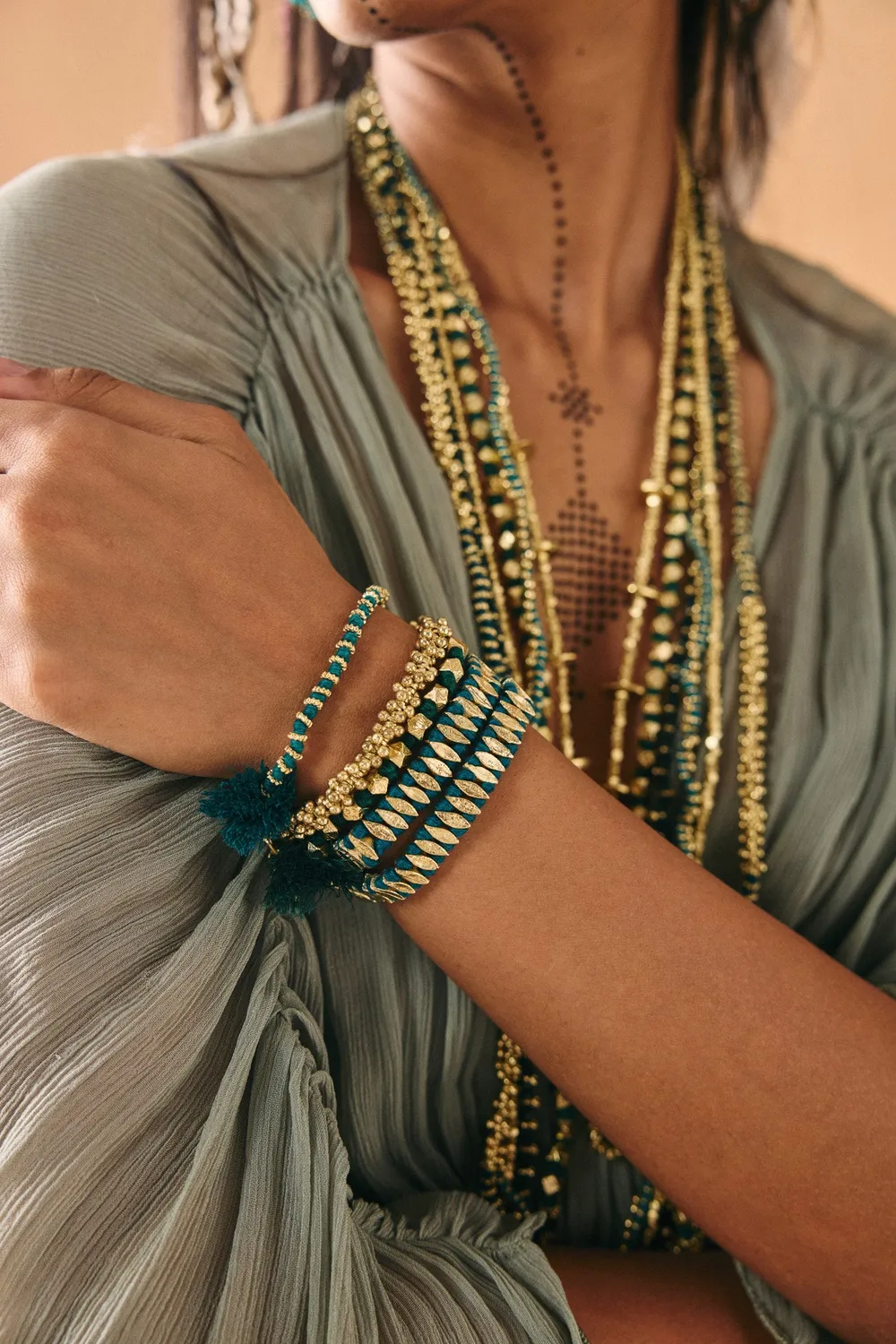 House of Tuhina Suneira bracciale lilla oro sole
