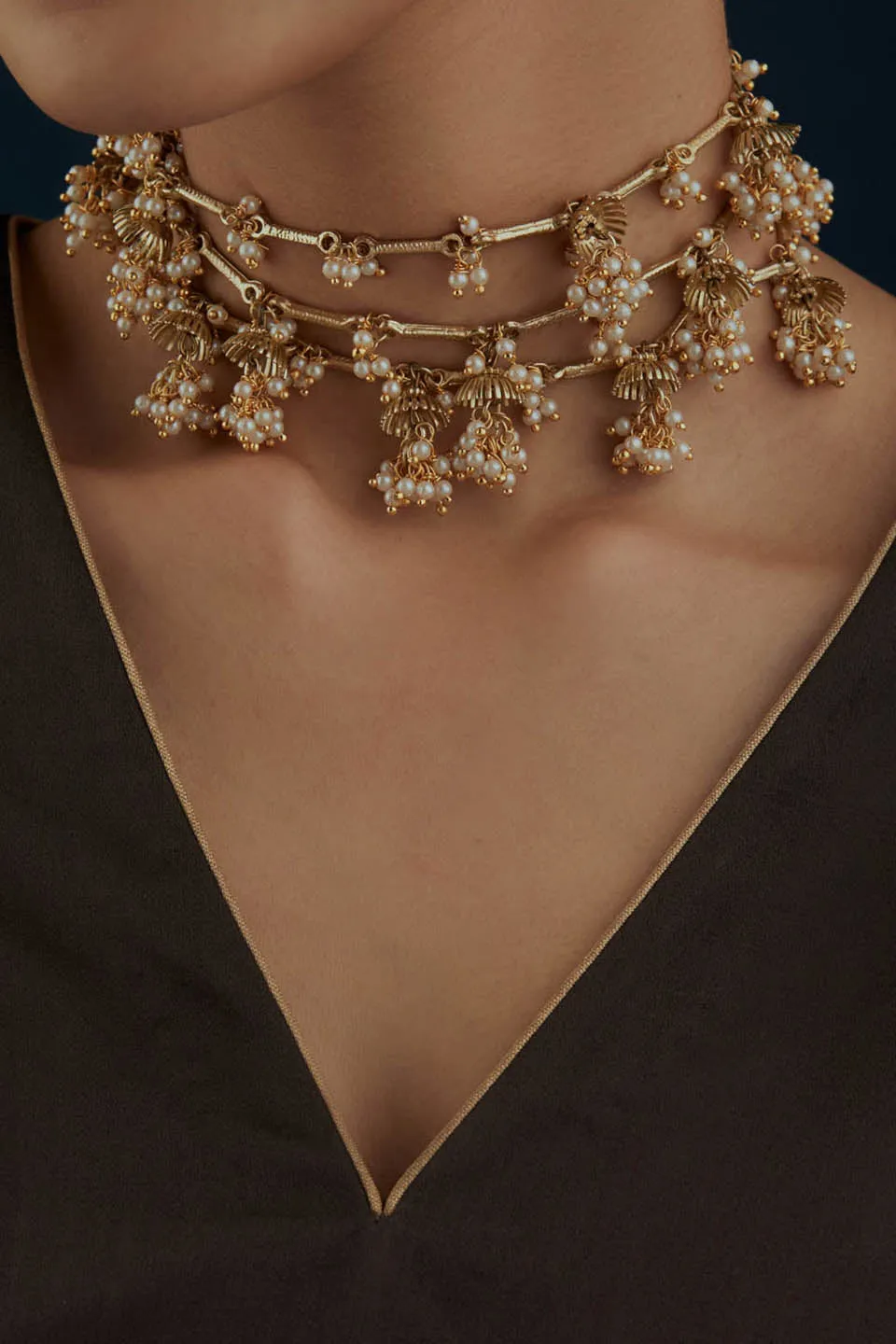 House of Tuhina Umbrella Multistrato collana perle oro