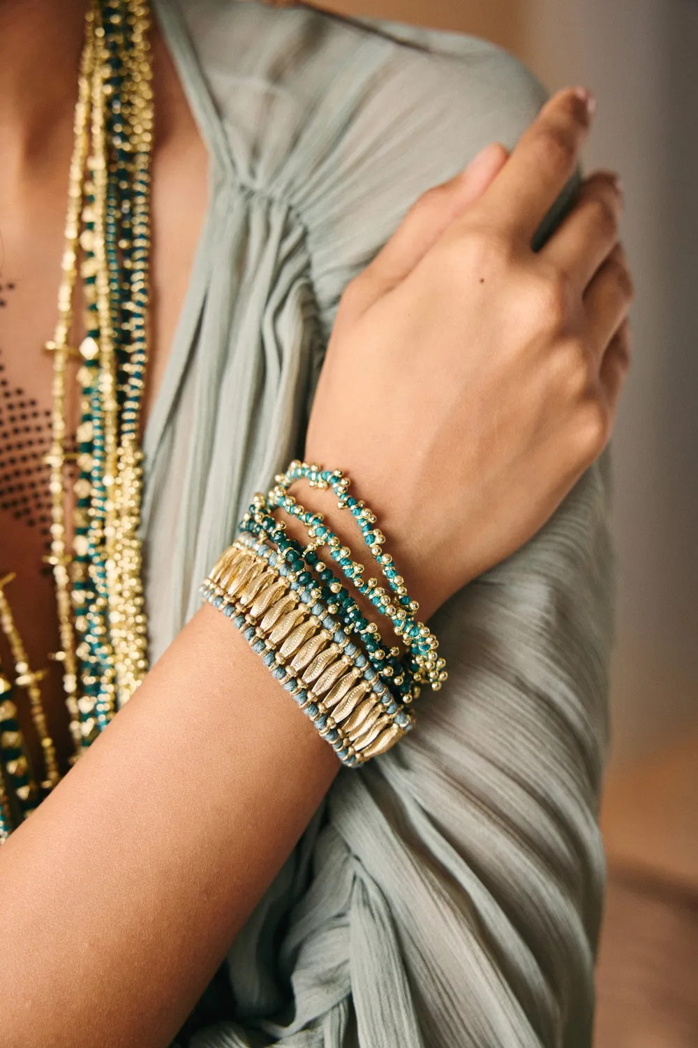 House of Tuhina Mohini bracciale verde mare oro sun