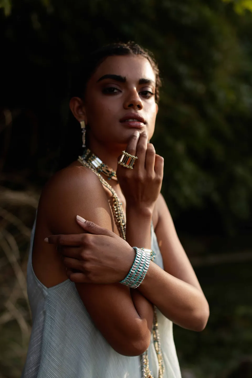 House of Tuhina Nabila Leaf bracciale largo foglia argento