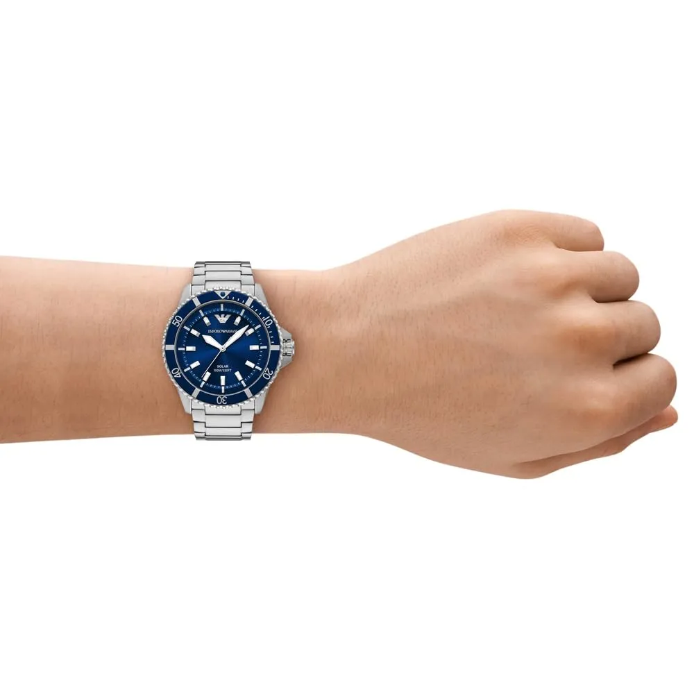Emporio Armani orologio logo aquila stile metropolitano