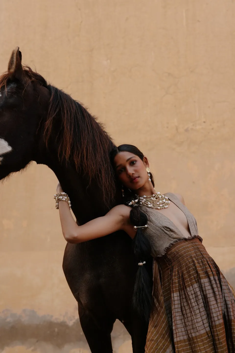 House of Tuhina Tara molletta capelli oro Baisa