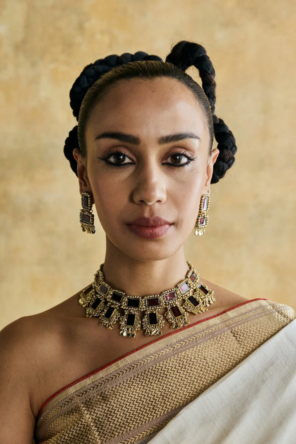 House of Tuhina Rudrana Collana Smaltata Bordeaux Pietre