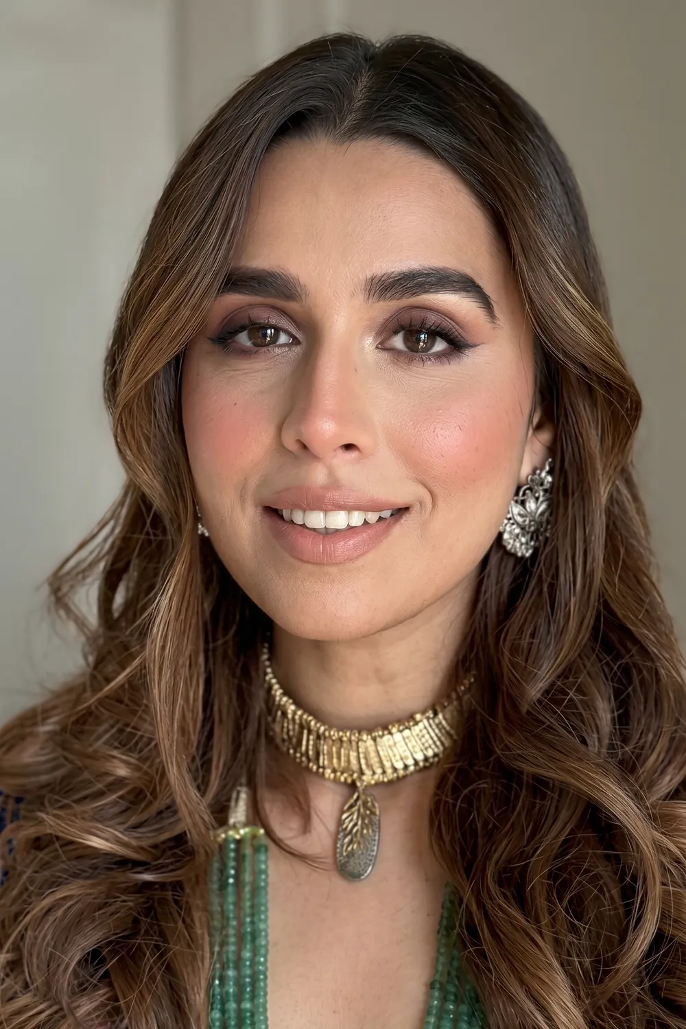 House of Tuhina Leaf Stone Qabeela choker grigio argento