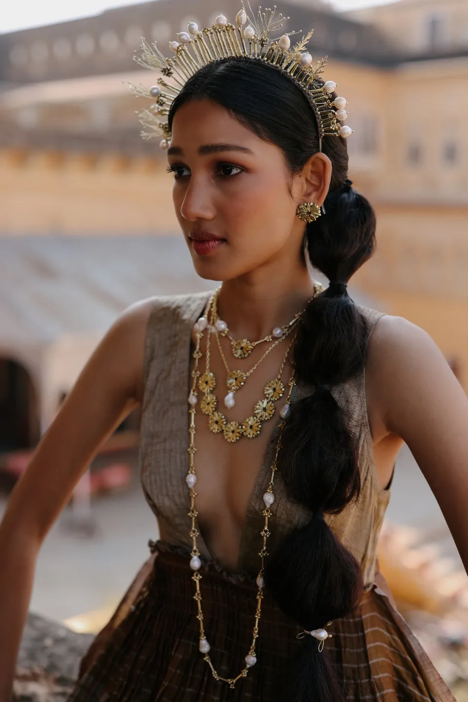 House of Tuhina Baisa Gold Ijya collana oro regalo