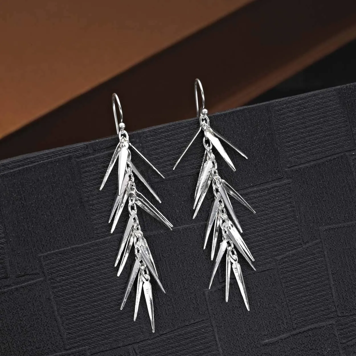 Diamond Treats orecchini pendenti ago di pino argento 925