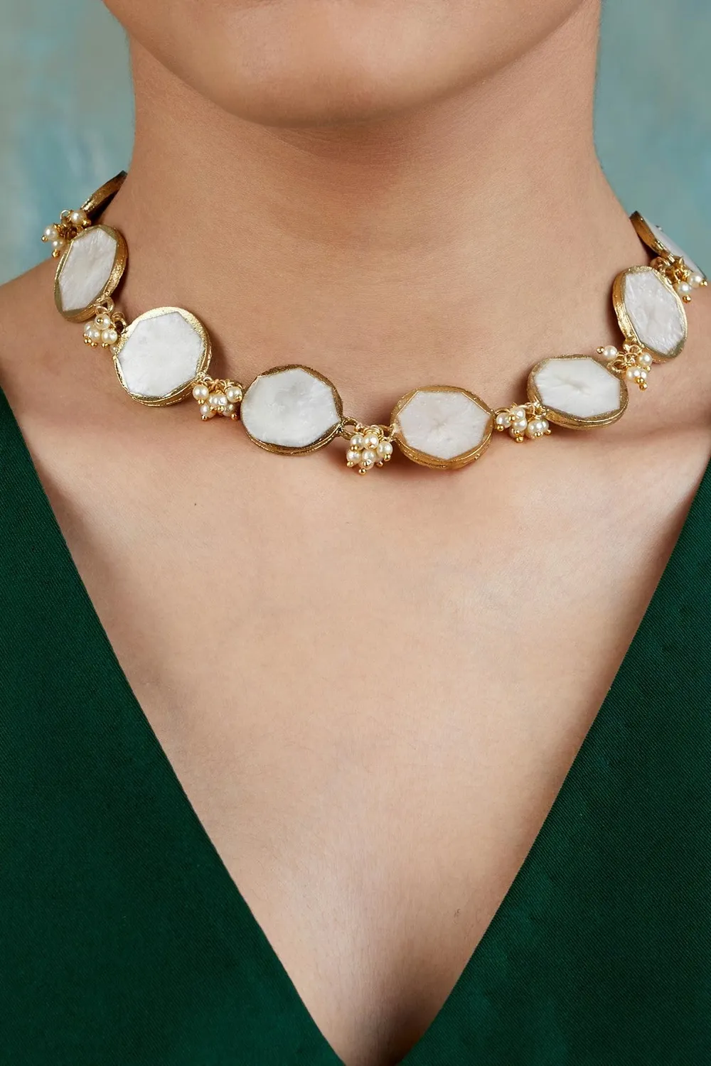House of Tuhina Dirty White Round girocollo smalto bianco