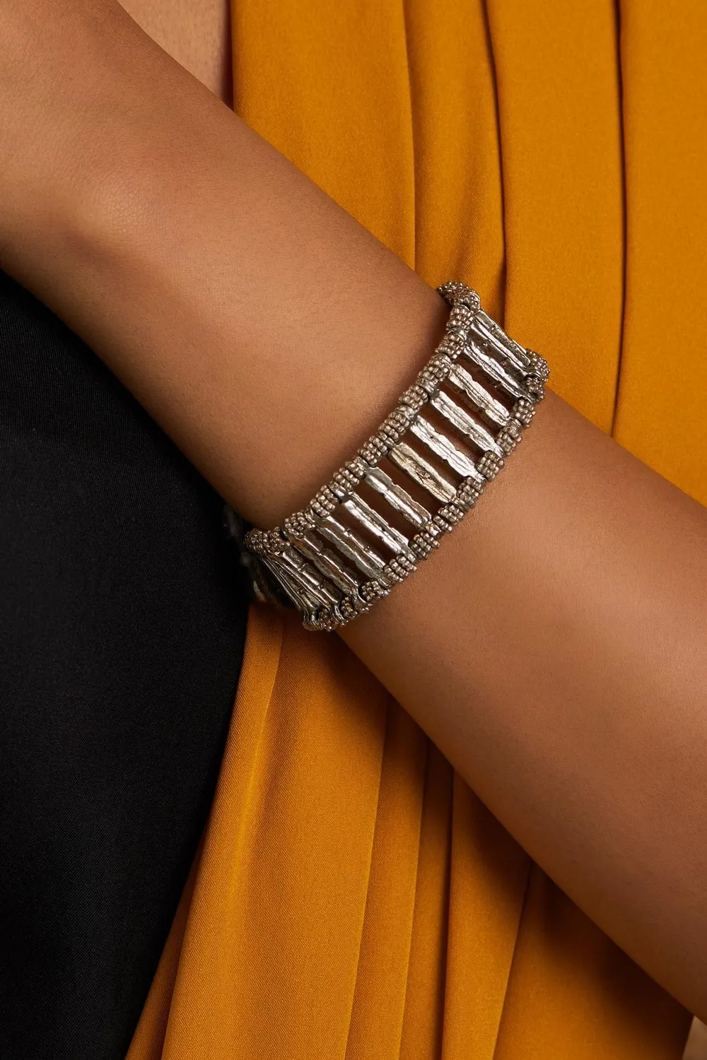 House of Tuhina Qabeela bracciale oro fatto a mano