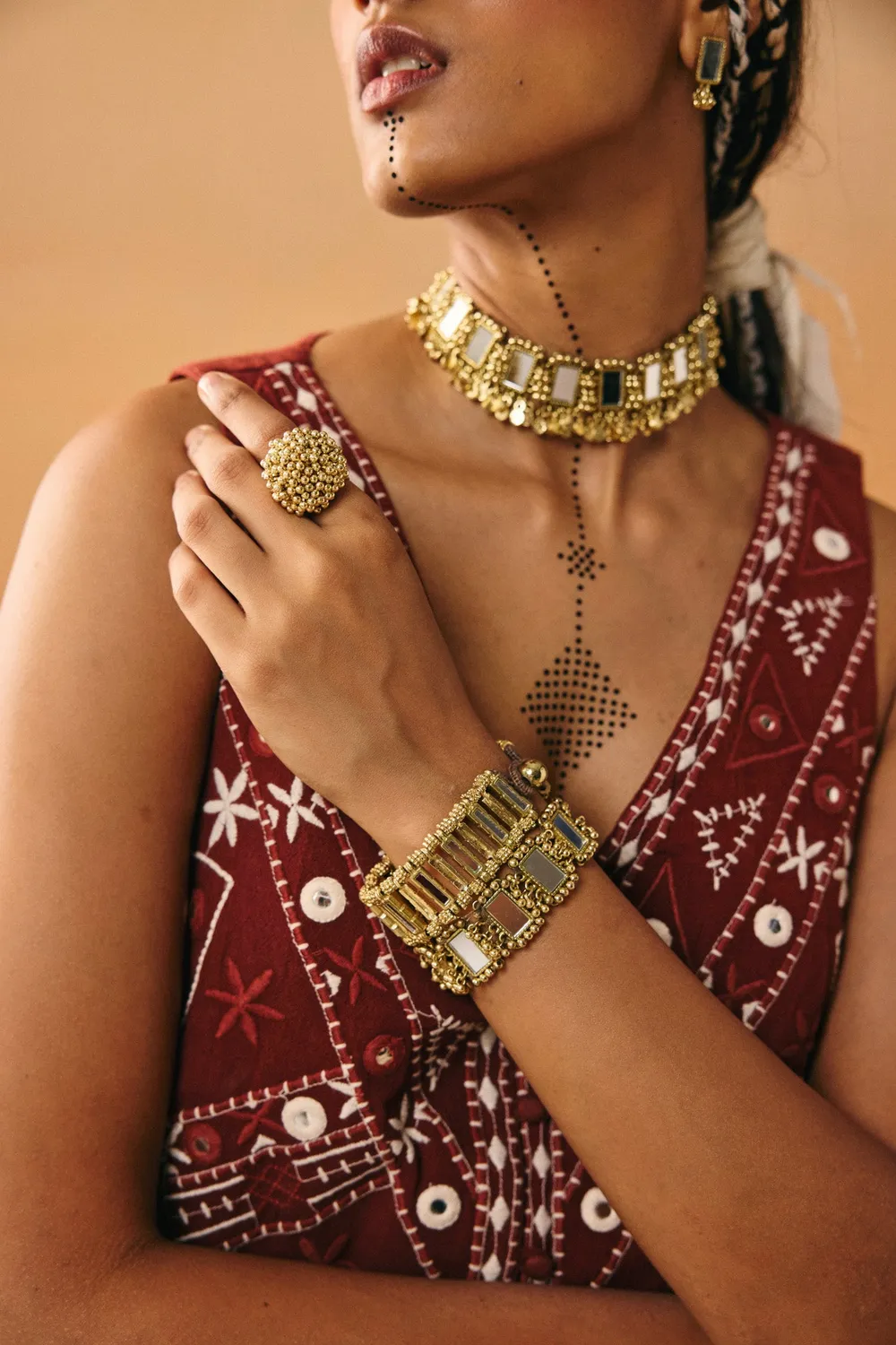 House of Tuhina Shyraa Bracciale Trajva intrecciato