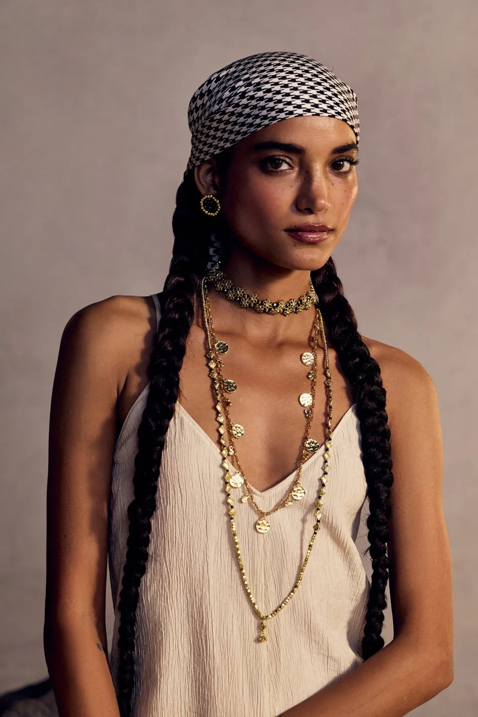 House of Tuhina Moon Gold Mishika collana dorata