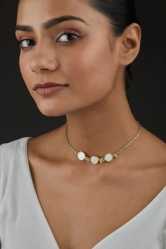 House of Tuhina Circle Epoxy collana avorio fatto a mano